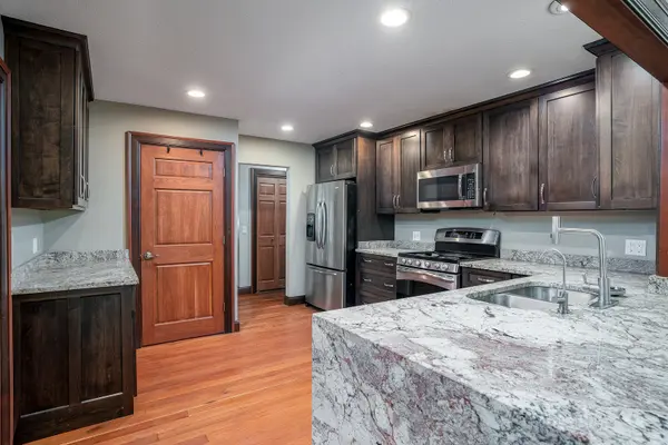 10 WOODLEY RD, Rock Island, IL 61201