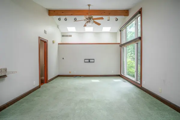10 WOODLEY RD, Rock Island, IL 61201