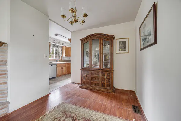 33 Walpole RD, Elk Grove Village, IL 60007