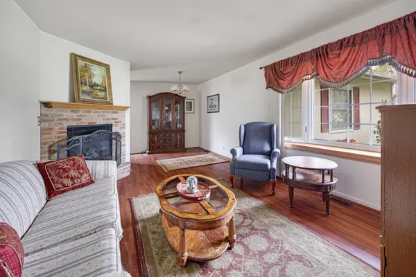 33 Walpole RD, Elk Grove Village, IL 60007
