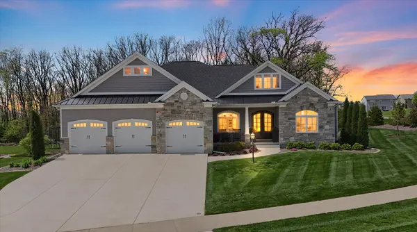 1309 Briarwood LN, Mahomet, IL 61853