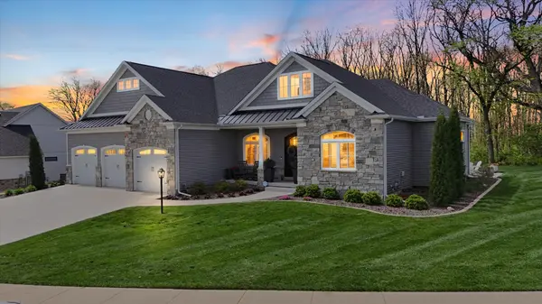 1309 Briarwood LN, Mahomet, IL 61853