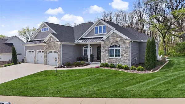 1309 Briarwood LN, Mahomet, IL 61853