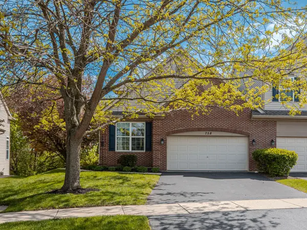 758 Oak Hollow DR #1, Crystal Lake, IL 60014