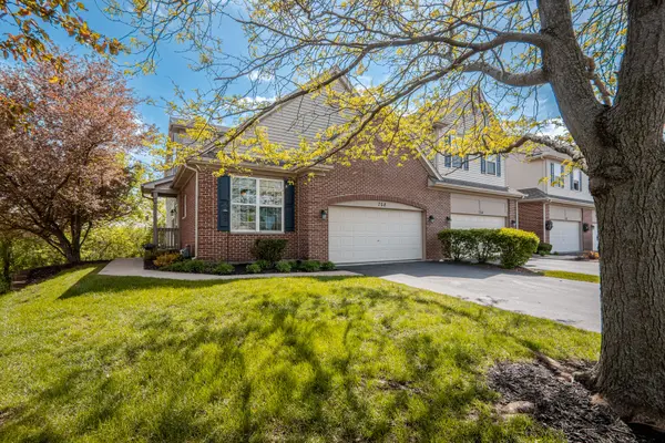 758 Oak Hollow DR #1, Crystal Lake, IL 60014