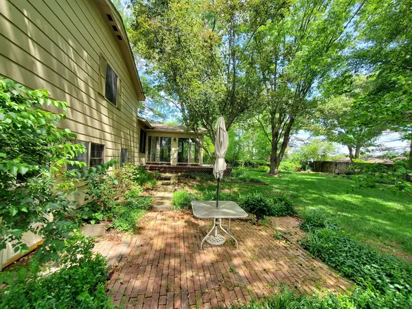 103 N Lark LN, Carbondale, IL 62901