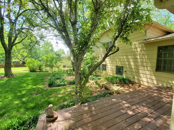 103 N Lark LN, Carbondale, IL 62901