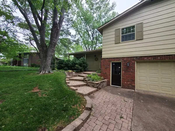 103 N Lark LN, Carbondale, IL 62901