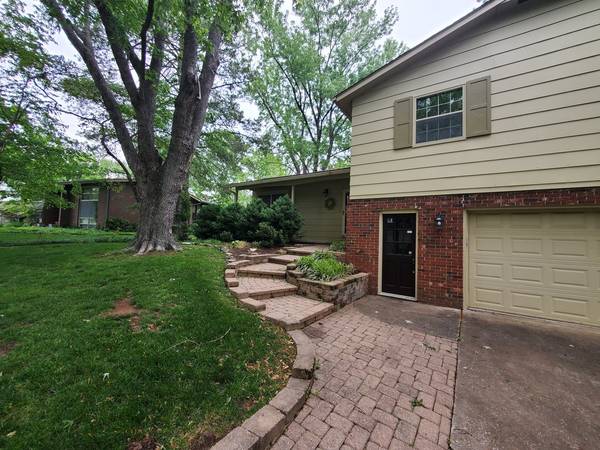 103 N Lark LN, Carbondale, IL 62901