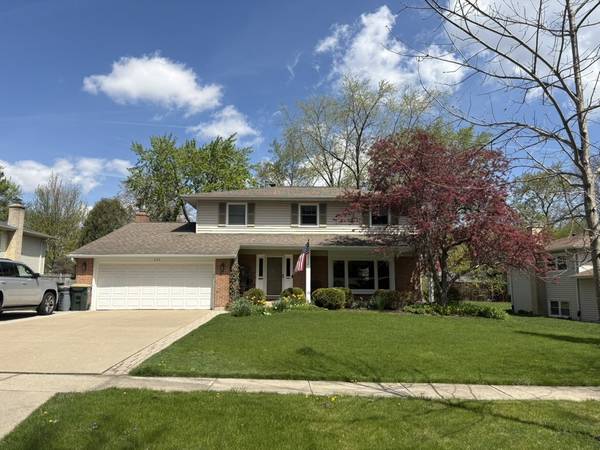 620 Harvard LN,  Libertyville,  IL 60048