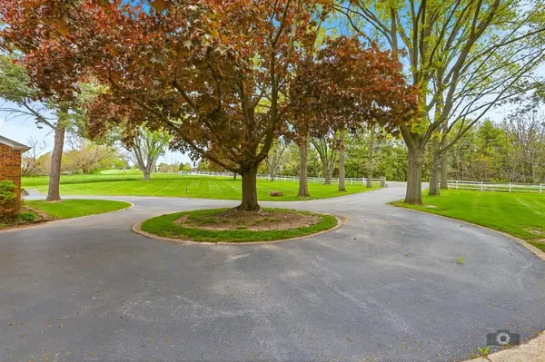 39W093 Silver Glen RD, St. Charles, IL 60175
