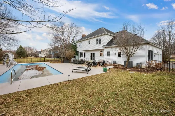 39W901 Carl Sandburg RD, St. Charles, IL 60175