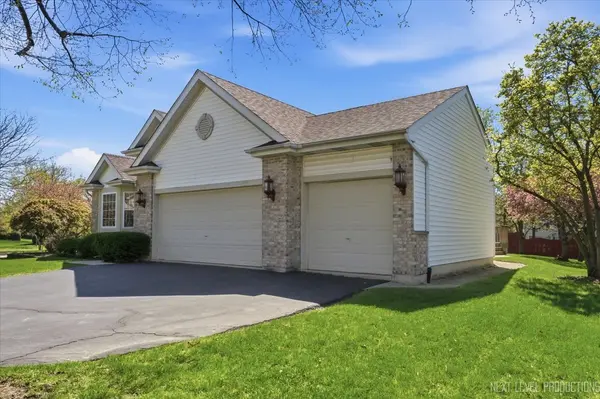 1502 Hartsburg LN, North Aurora, IL 60542