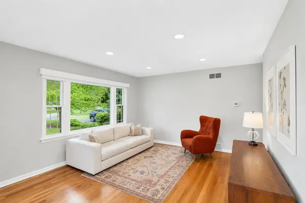 1441 N Eagle ST, Naperville, IL 60563