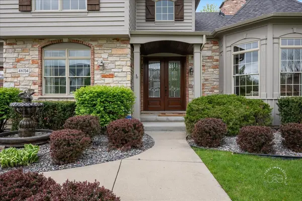 4N734 BLUE LAKE CIR, St. Charles, IL 60175