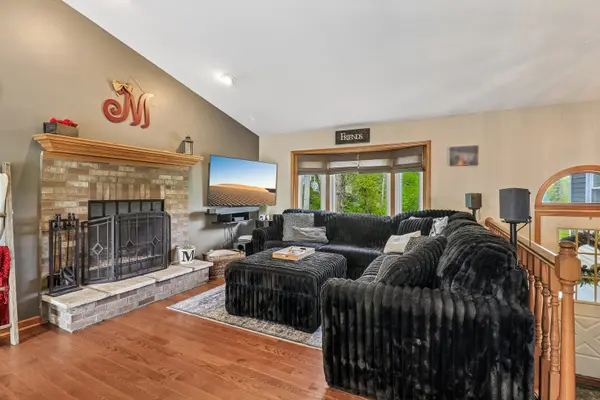 1011 Ridgewood AVE, Mchenry, IL 60050