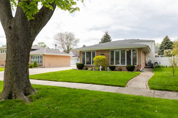 2124 Westview DR, Des Plaines, IL 60018
