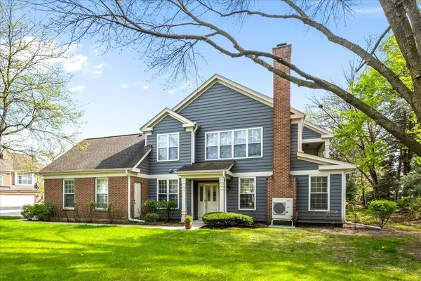 112 Princeton LN, Glenview, IL 60025