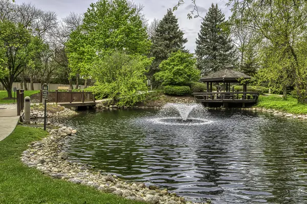 2 Oak Brook Club DR #C103, Oak Brook, IL 60523