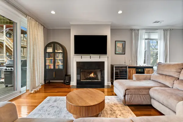 1056 W Lawrence AVE #2C, Chicago, IL 60640