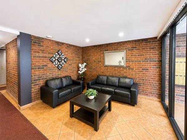 9395 LANDINGS LN #602, Des Plaines, IL 60016