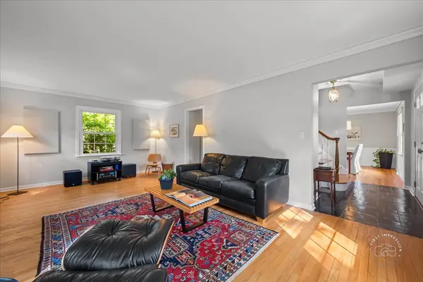 1209 N Loomis ST, Naperville, IL 60563