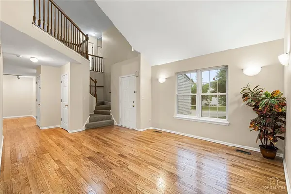 7 Eagle CT, Streamwood, IL 60107