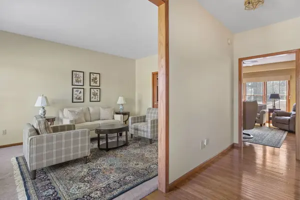 5355 Heather Glen CIR, Bettendorf, IA 52722