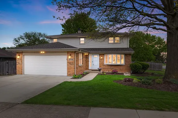 900 Dearborn CIR, Carol Stream, IL 60188