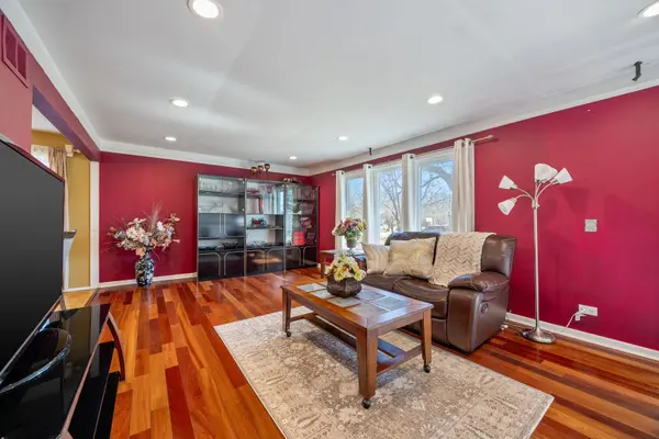 251 Hawthorne DR, Bloomingdale, IL 60108
