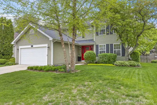 103 Forestview LN, Aurora, IL 60502