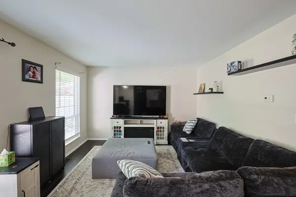 74 Timber TER, Cary, IL 60013