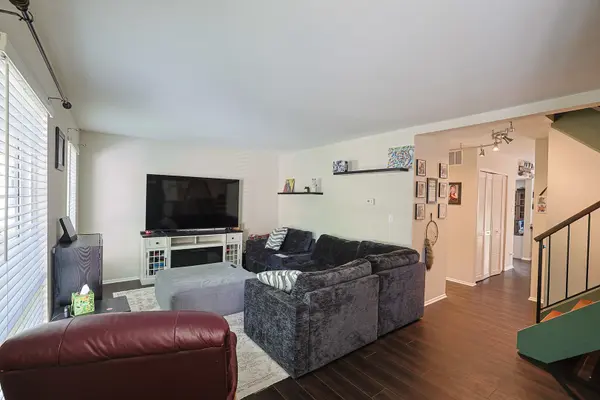 74 Timber TER, Cary, IL 60013