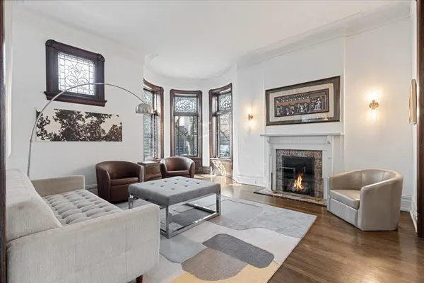 2138 W Caton ST, Chicago, IL 60647