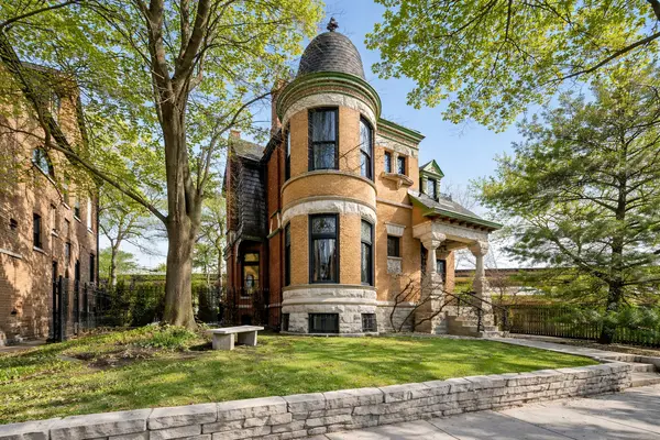 2138 W Caton ST, Chicago, IL 60647