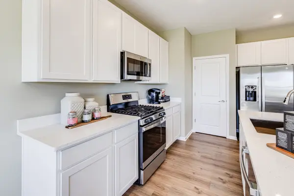 348 S Constitution DR, Aurora, IL 60506