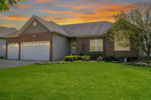 352 Andover DR, Oswego, IL 60543