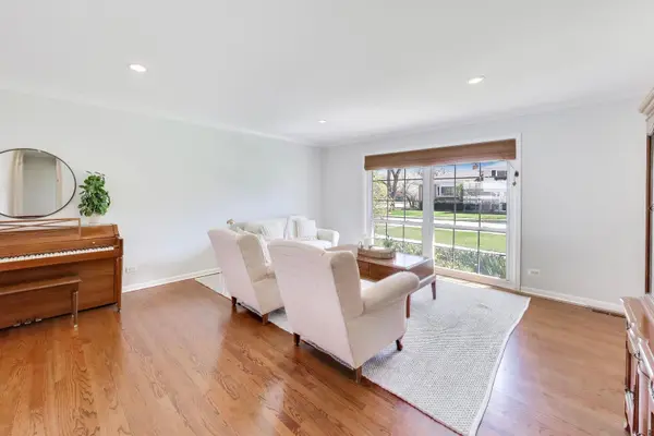 528 Cumnor CT, Deerfield, IL 60015