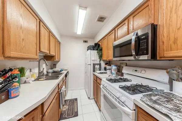 1509 N Windsor DR #204, Arlington Heights, IL 60004