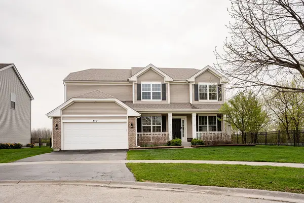 840 Wildwood DR, Pingree Grove, IL 60140