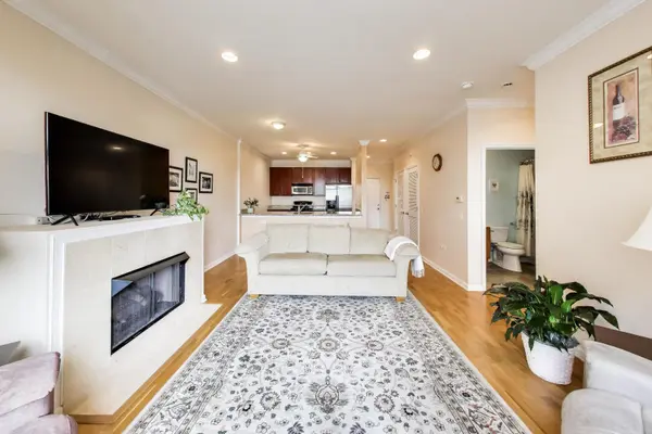 2472 W Foster AVE #203, Chicago, IL 60625
