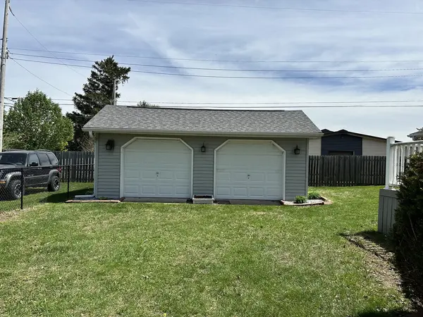 914 12th PL, Camanche, IA 52730