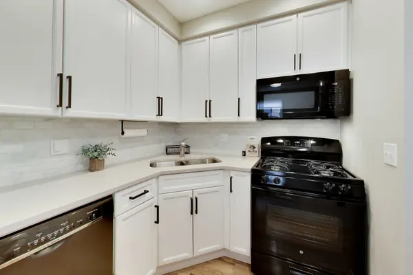 1636 W Melrose ST #303, Chicago, IL 60657