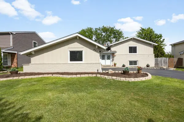 621 Newport AVE, Westmont, IL 60559