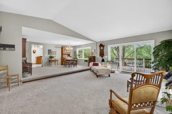 5115 Crestview Heights CT, Bettendorf, IA 52722