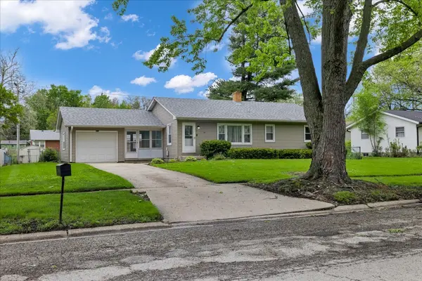 64 E Benton ST, Oswego, IL 60543