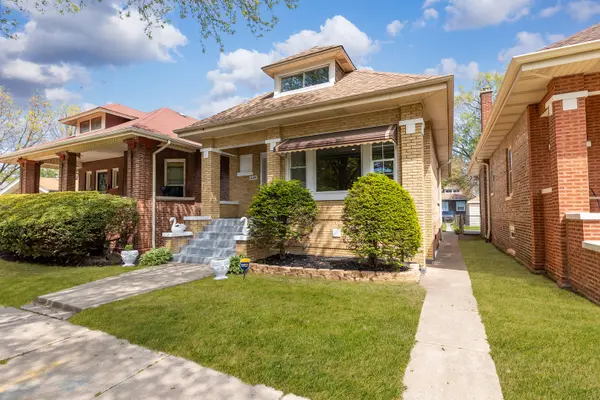 8109 S Marquette AVE, Chicago, IL 60617