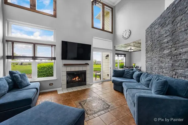 902 Huntington DR, Elk Grove Village, IL 60007