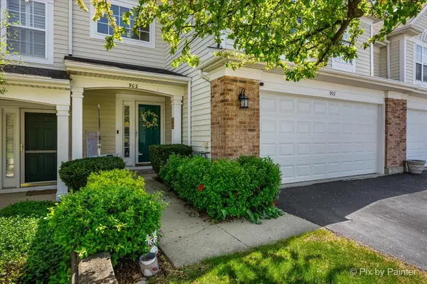 902 Huntington DR, Elk Grove Village, IL 60007