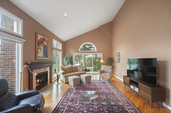 4436 Four Winds LN, Northbrook, IL 60062